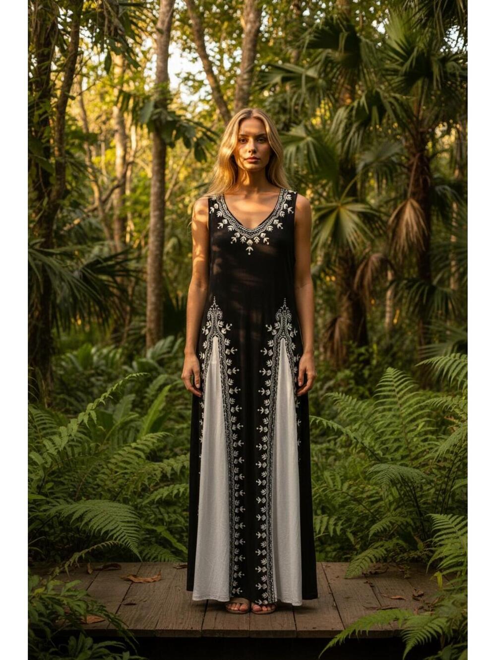 Sleeveless Black and White Patterned Maxi Dress